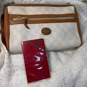 Gucci plus GG supreme vintage Cream and Tan Monogram Pouch clutch toiletry